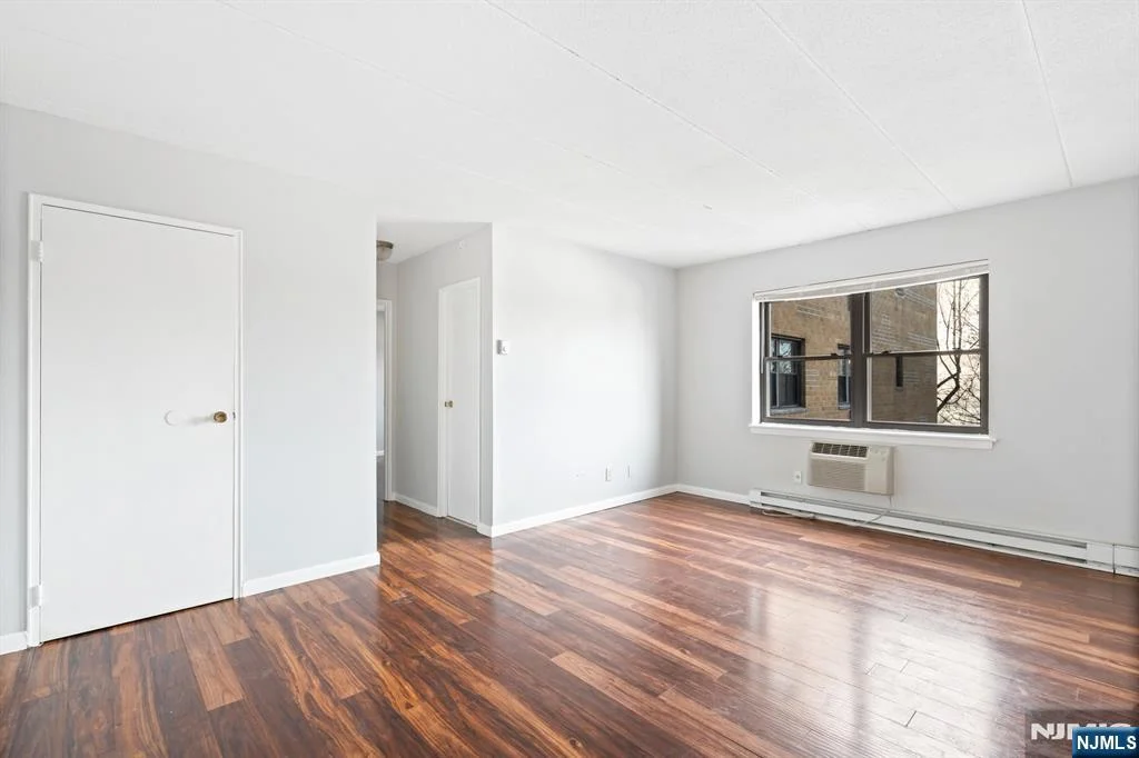300 Lookout Ave APT C4 - view 3