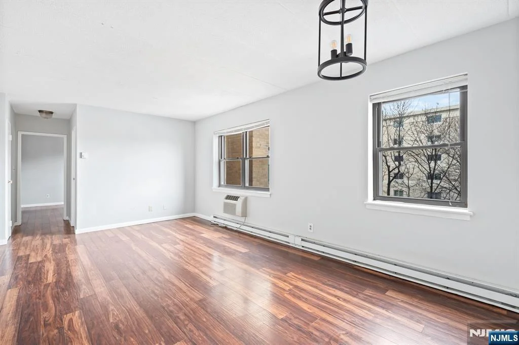 300 Lookout Ave APT C4 - bedroom