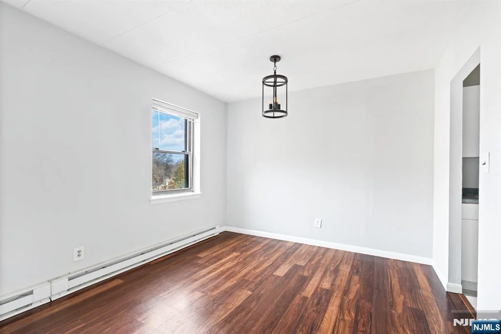 300 Lookout Ave APT C4 - bathroom