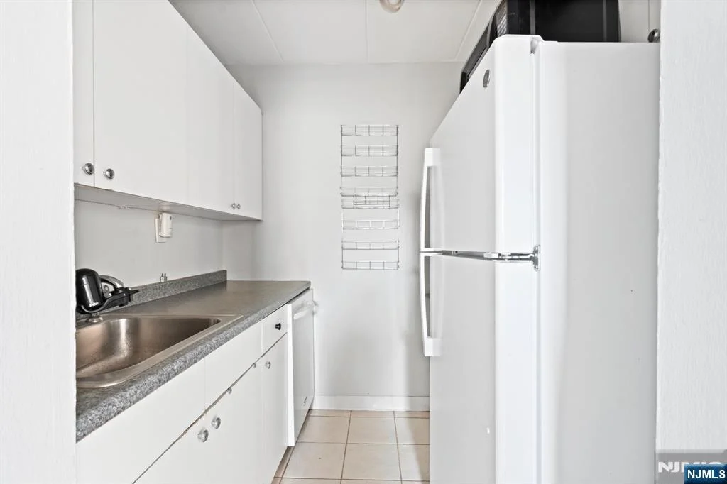 300 Lookout Ave APT C4 - view 8