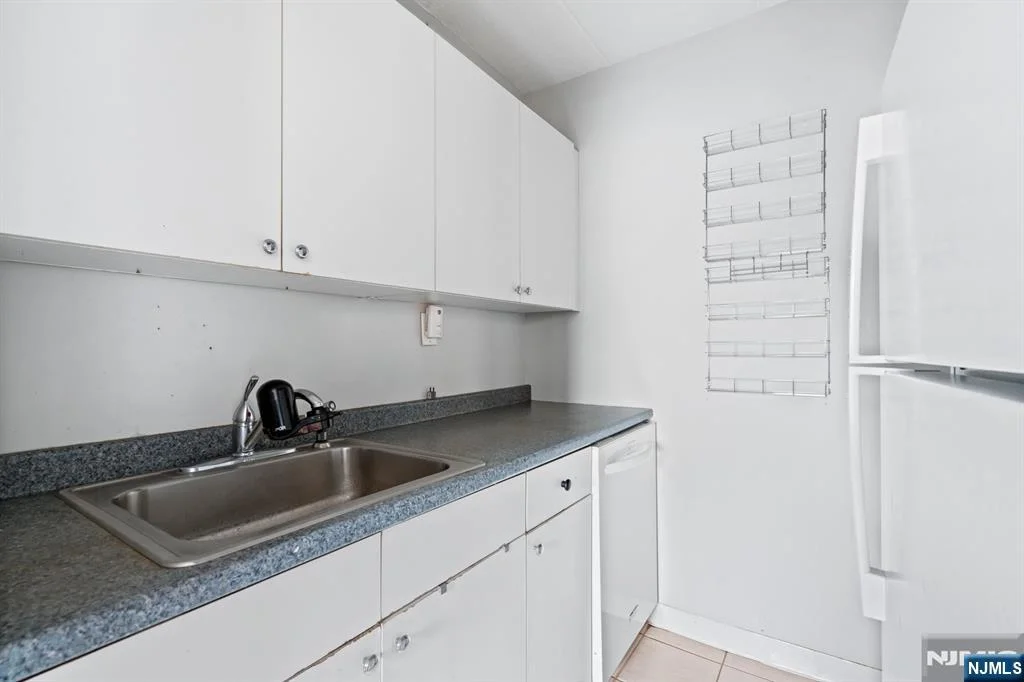 300 Lookout Ave APT C4 - view 9